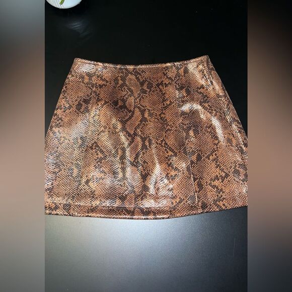ASTR The Label Come Slither Snake Print Skirt Size S ( Small flaw, read … - Picture 9 of 10
